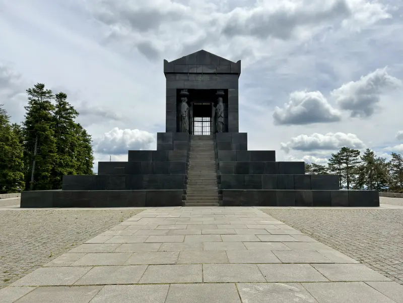 Monument to the Unknown Hero