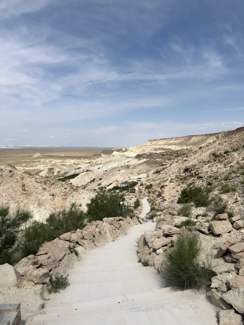 On the way down to Beket Ata