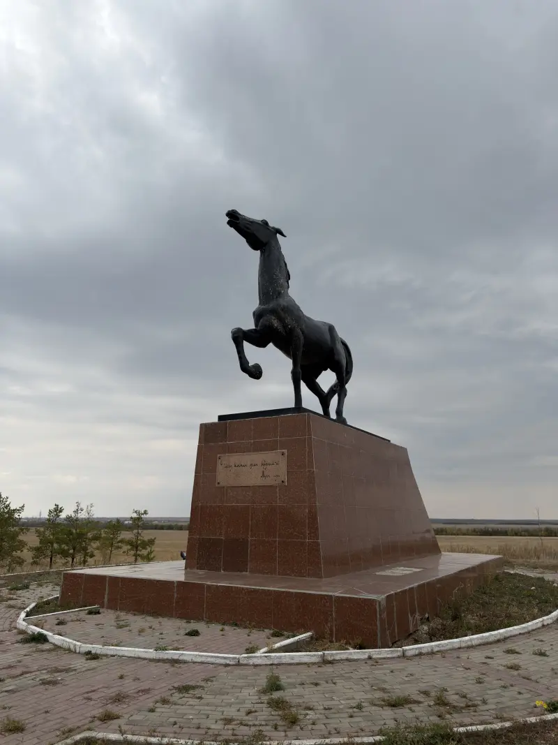 Horse monument