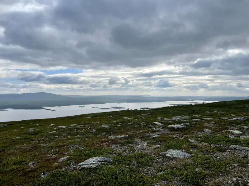 View down from the Fjäll on the Riebnes lake.