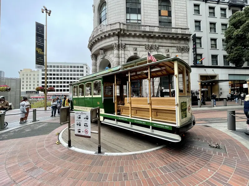 Cable Car is getting turned around